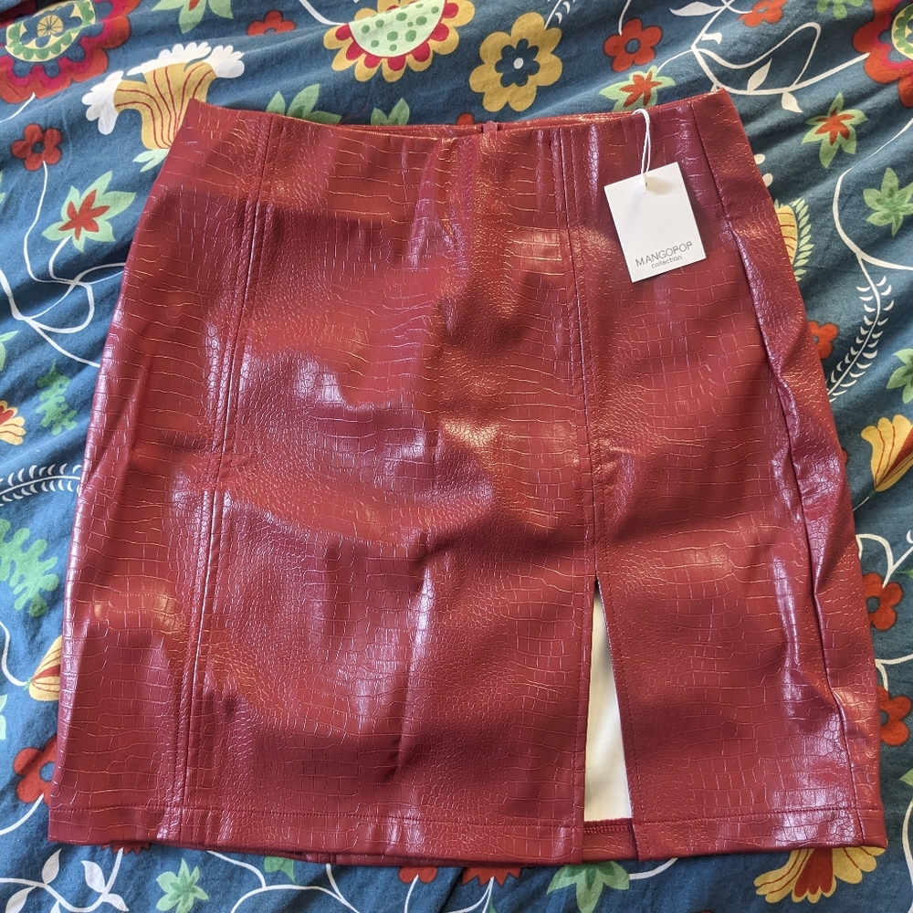 NWT MANGO POP RED MINI SKIRT🍒♥️